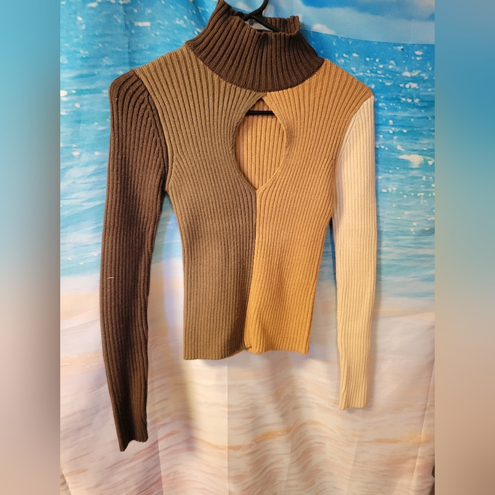 Buckle Brand Gilded Intent NWOT Brown Colorblock Sweater With Keyhole Size Sma